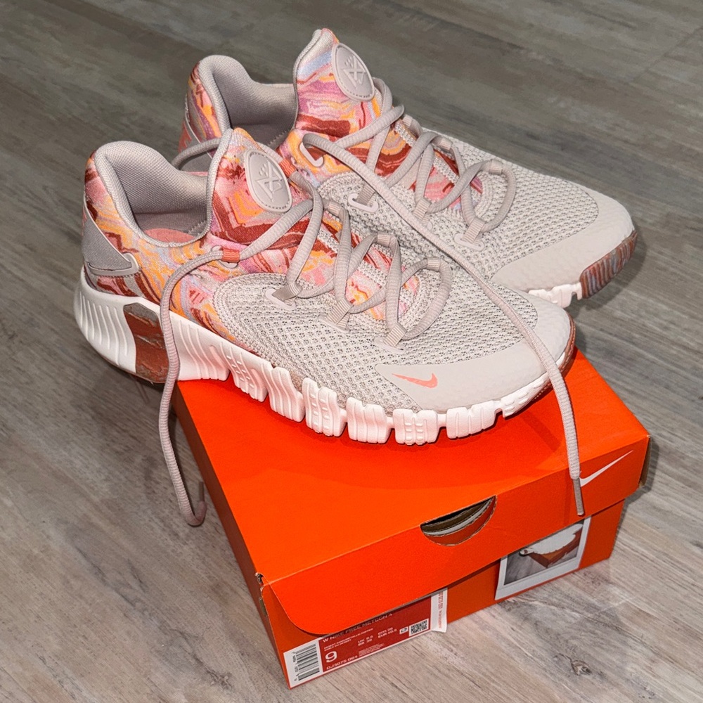 Nike: Worn Once - Metcon 4 Pink and Orange Athletic Sneakers Size 9